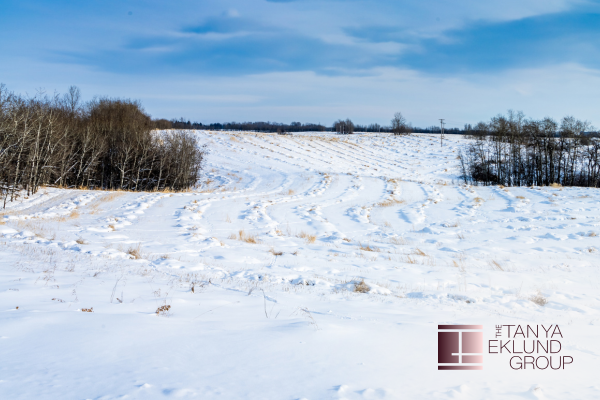 Acreage Living in Winter: Pros, Challenges, and What to Expect 